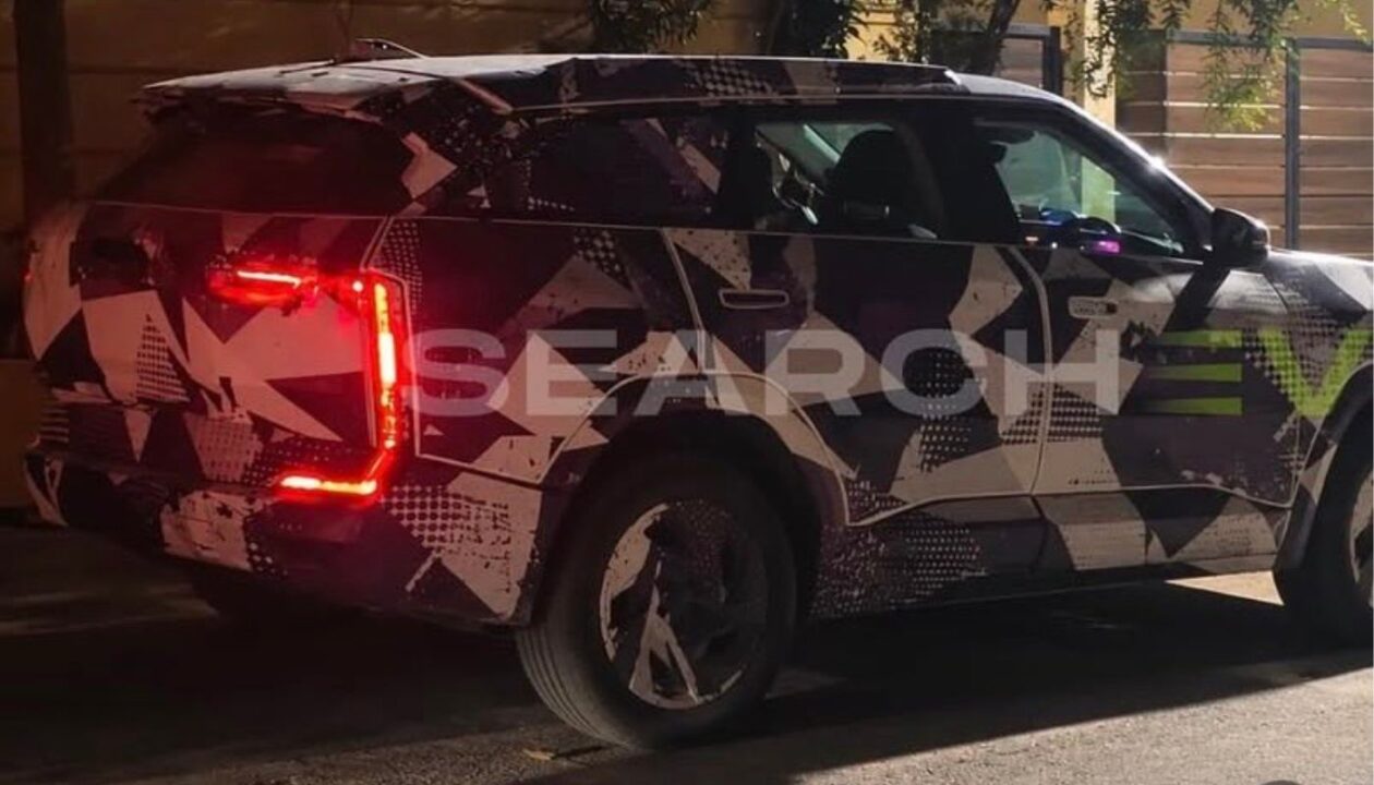 Mahindra-BE07-Spied-India.jpg