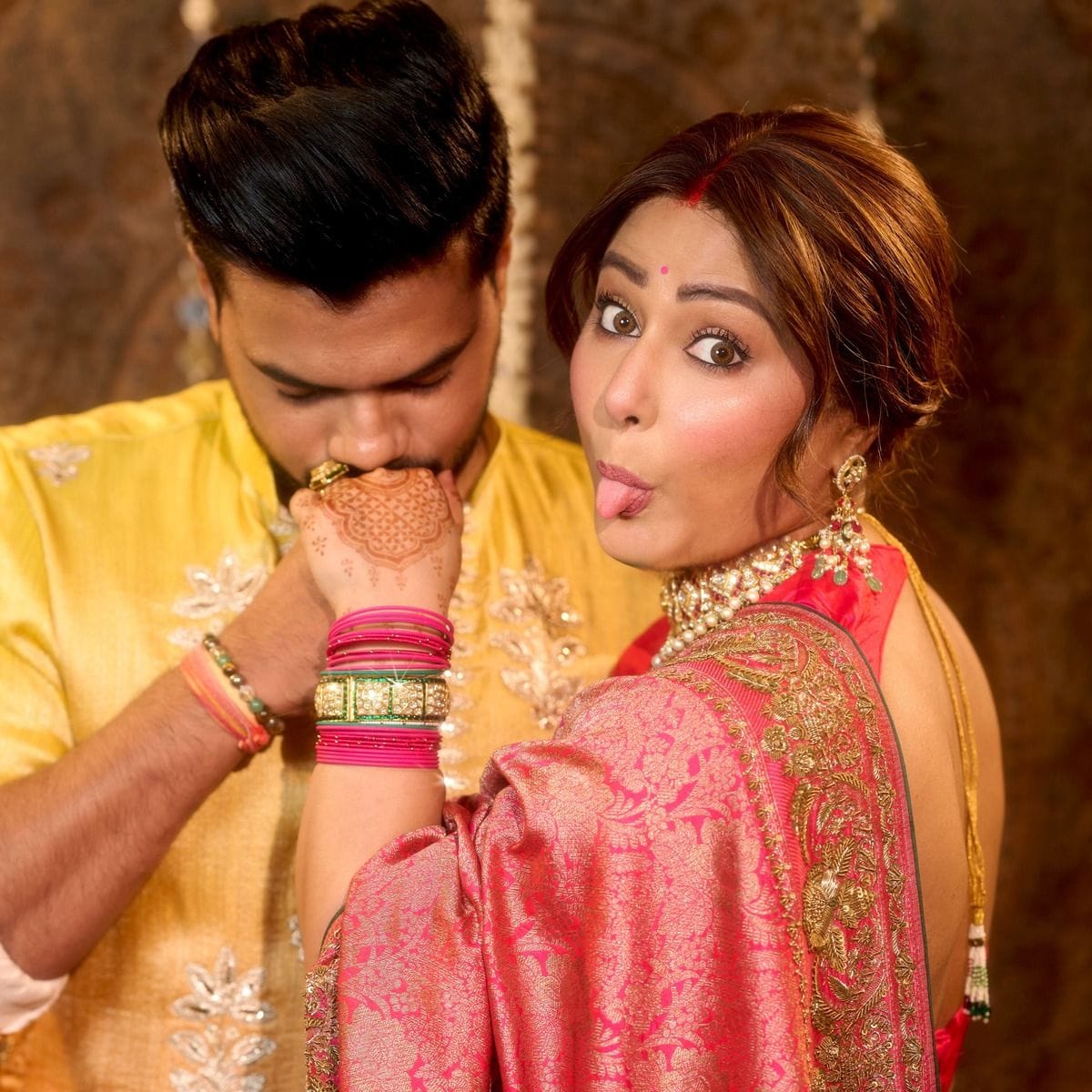 Hina Khan Karwa Chauth (1)